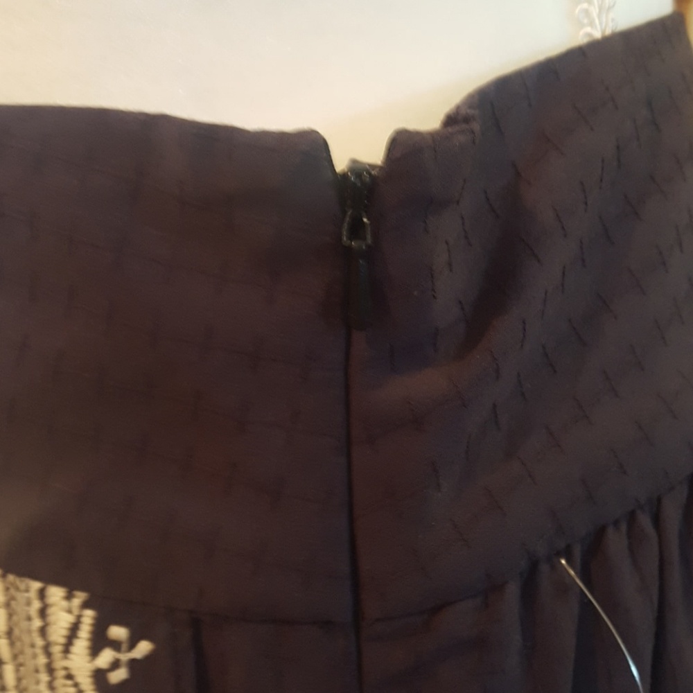 Anthropology holding horses skirt - Picture 7 of 8